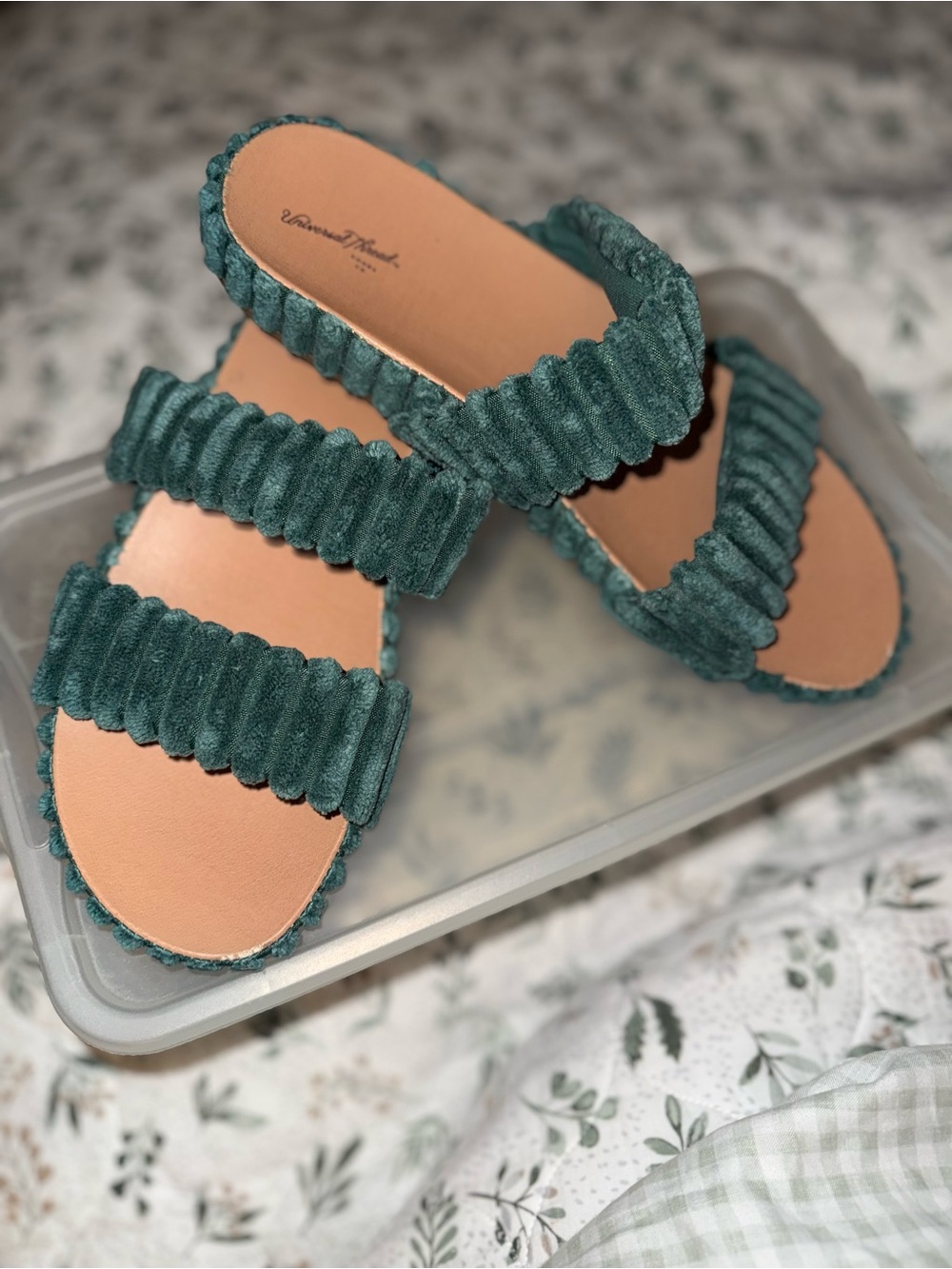 Final price. Universal threads sandals